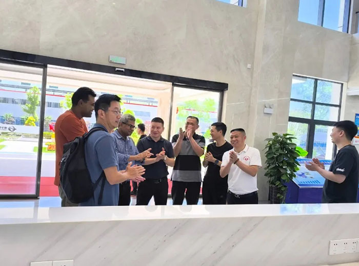 意大利Sapphire Group藍寶石集團經(jīng)理、首席財務(wù)官一行蒞臨公司參觀考察